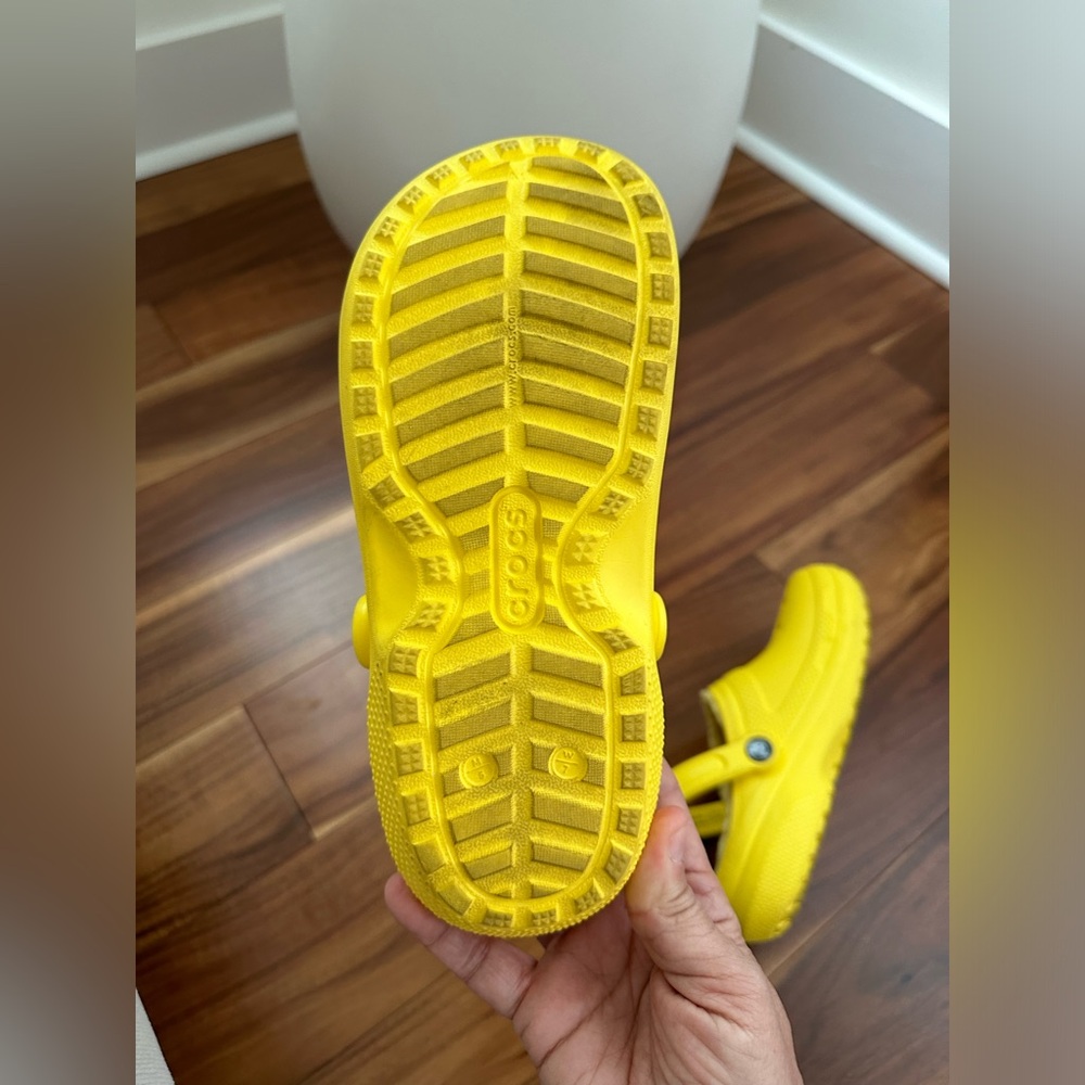 CROCS YELLOW DUAL COMFORT LINED LEMON YELLOW CLASSIC CLOGS SIZE M5 W7 - Picture 7 of 12
